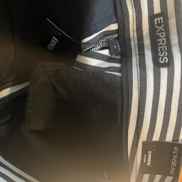 Express short black and white stripes. New with tags - Picture 5 of 9